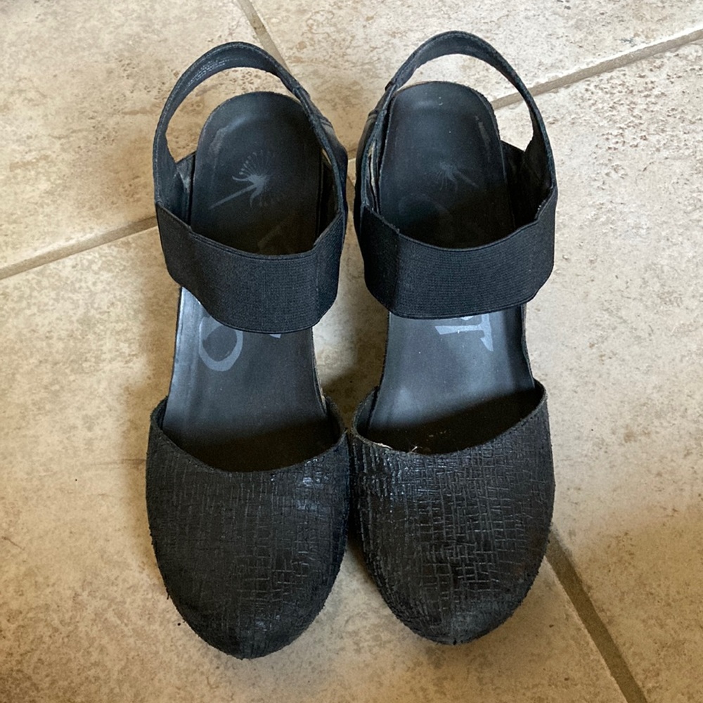 Size 9 black OTBT wedge sandal, heel worn